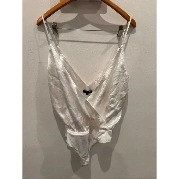 Revolve H:ours Bodysuit‎ in White Sz S - Picture 2 of 7